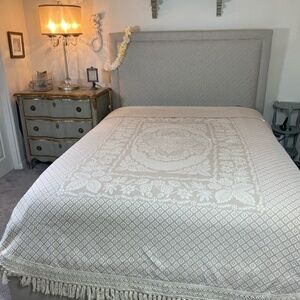 Georgian vgt 90s Twin Matelasse woven bed spread with fringe , bohemian